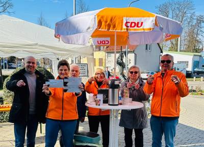 CDU-Neckargartach Vorsitzender Robert Skwara, Stdtrtin Verena Schmidt, Vorstandsmitglied Gerhard Knopp, Bezirksbeirtin Gundula Hagner, Vorstandsmitglied Iris Mettendorf und Stadtrat Uwe Mettendorf
